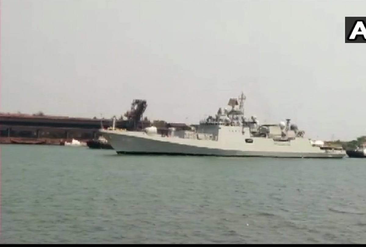 INS Talwar arrives at New Mangalore Port with the first consignment of 54  tons of liquid oxygen from Bahrain
