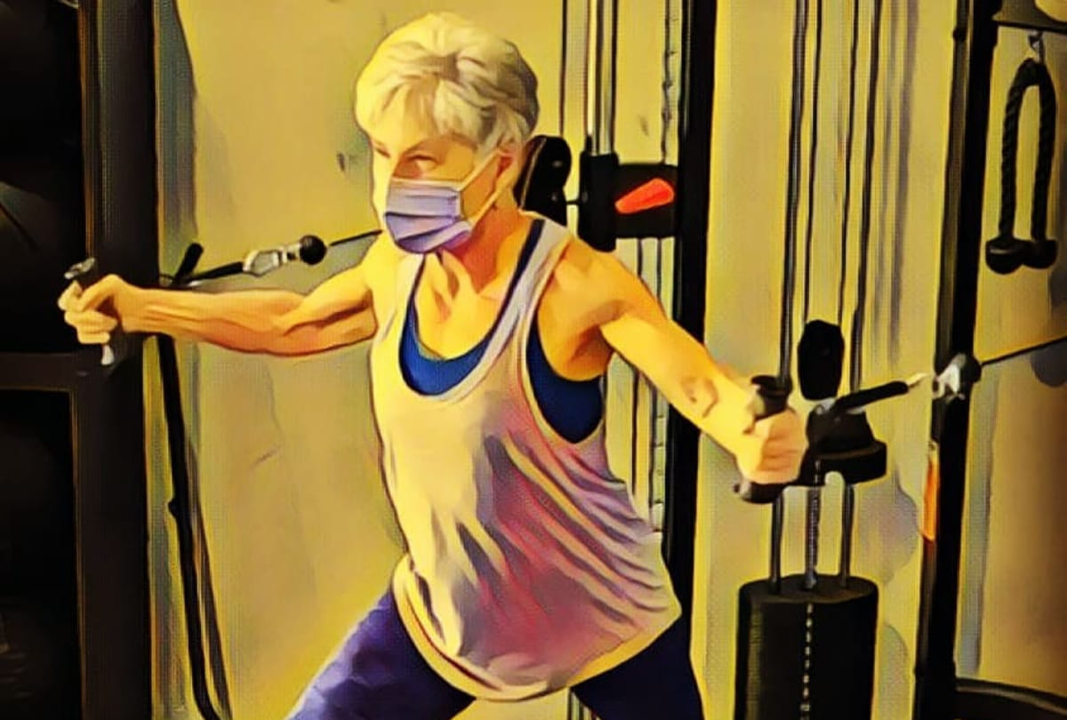 71 year old marry duff weightlifting in gym and do workout