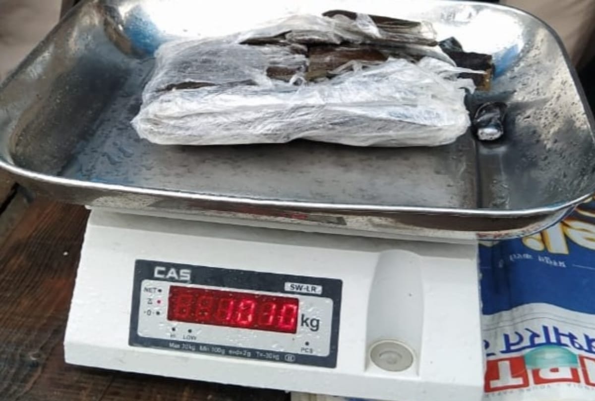 Two youths arrested with one and a half kilograms of charas in Firozabad