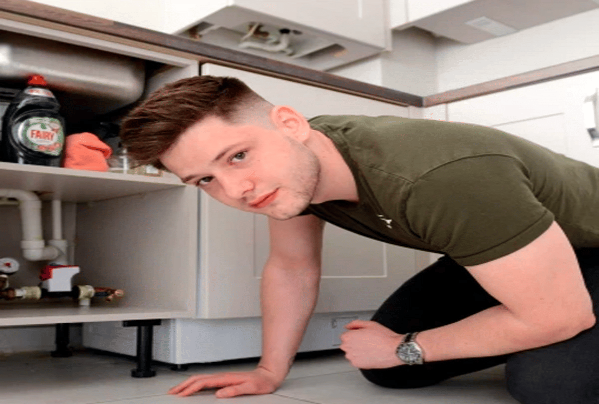 britain plumber demand 4 lakh rupees for repair a pipe bill goes viral
