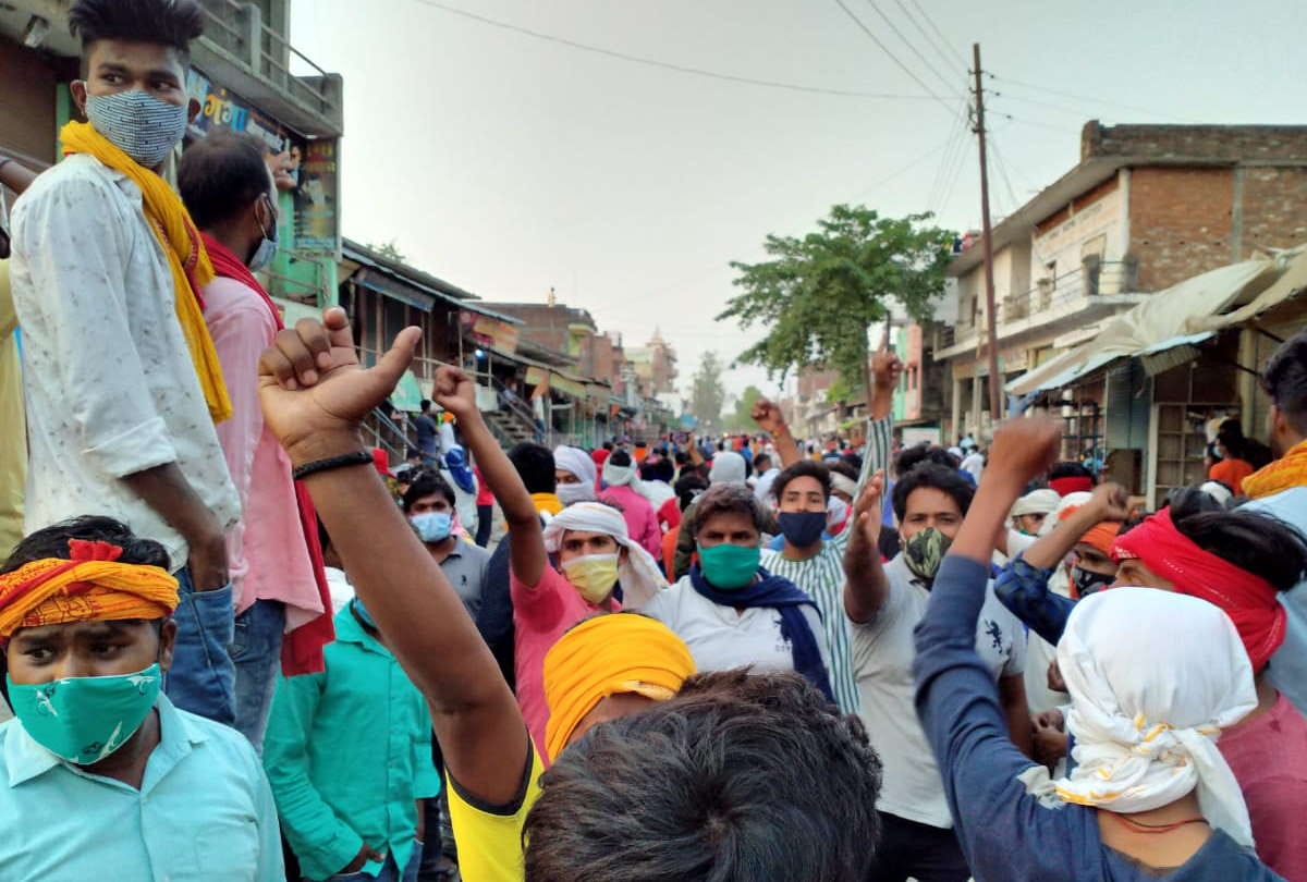 UP Panchayat Election 2021 Result villagers Attacked and burned Police Checkpoint In Gorakhpur