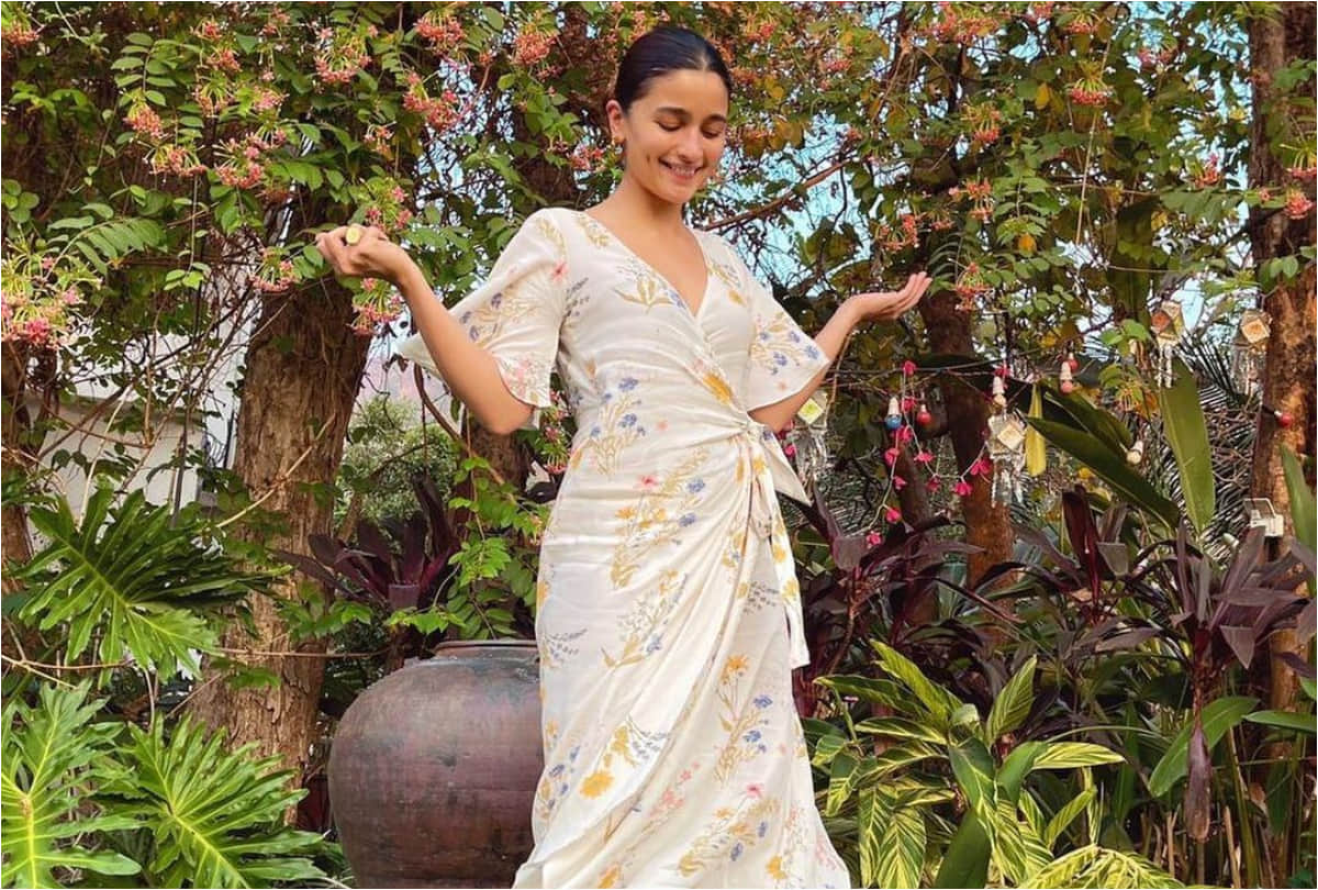 Alia Bhatt recreates candid beach photo from her childhood mother Soni Razdan is loving it