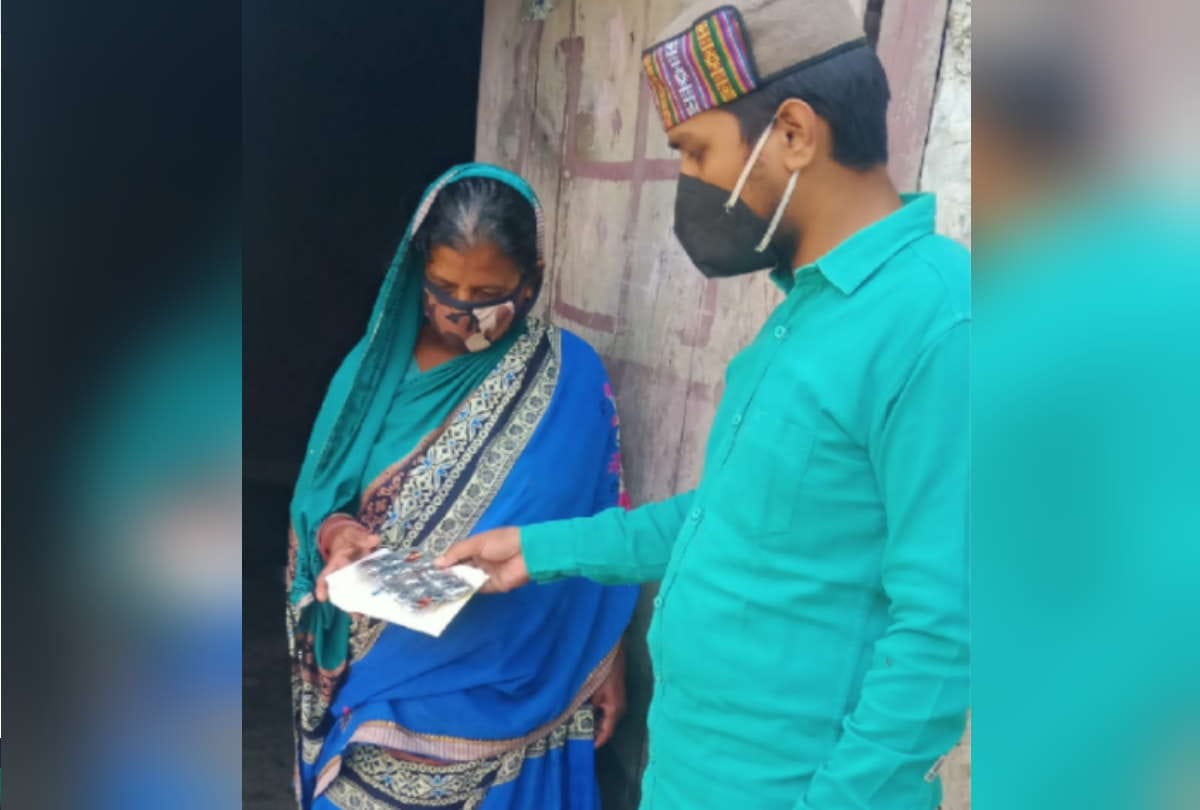 Youth starts Ghanti bajao campaign for help needy people in lockdown amid Corona infection at gorakhpur
