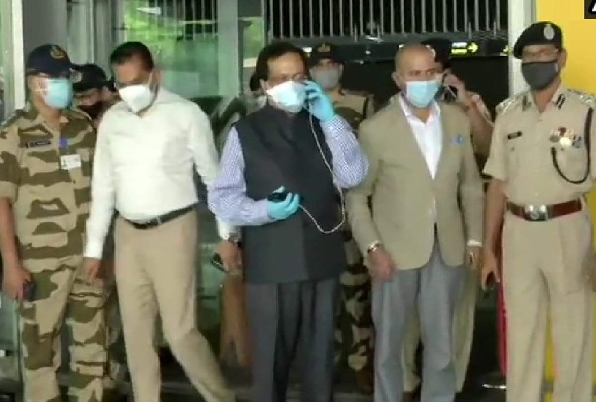 four-member team deputed by the Home Ministry arrives Kolkata to assess the ground situation in West Bengal following post-poll violence