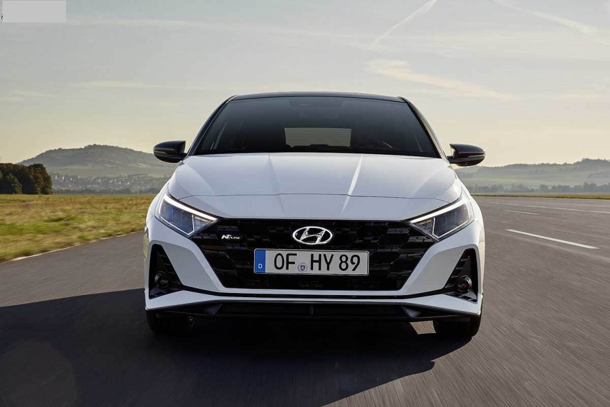 five cars and suvs with all four wheels disc brake under 20 lakh, kia seltos hyundai creta mahindra xuv 300