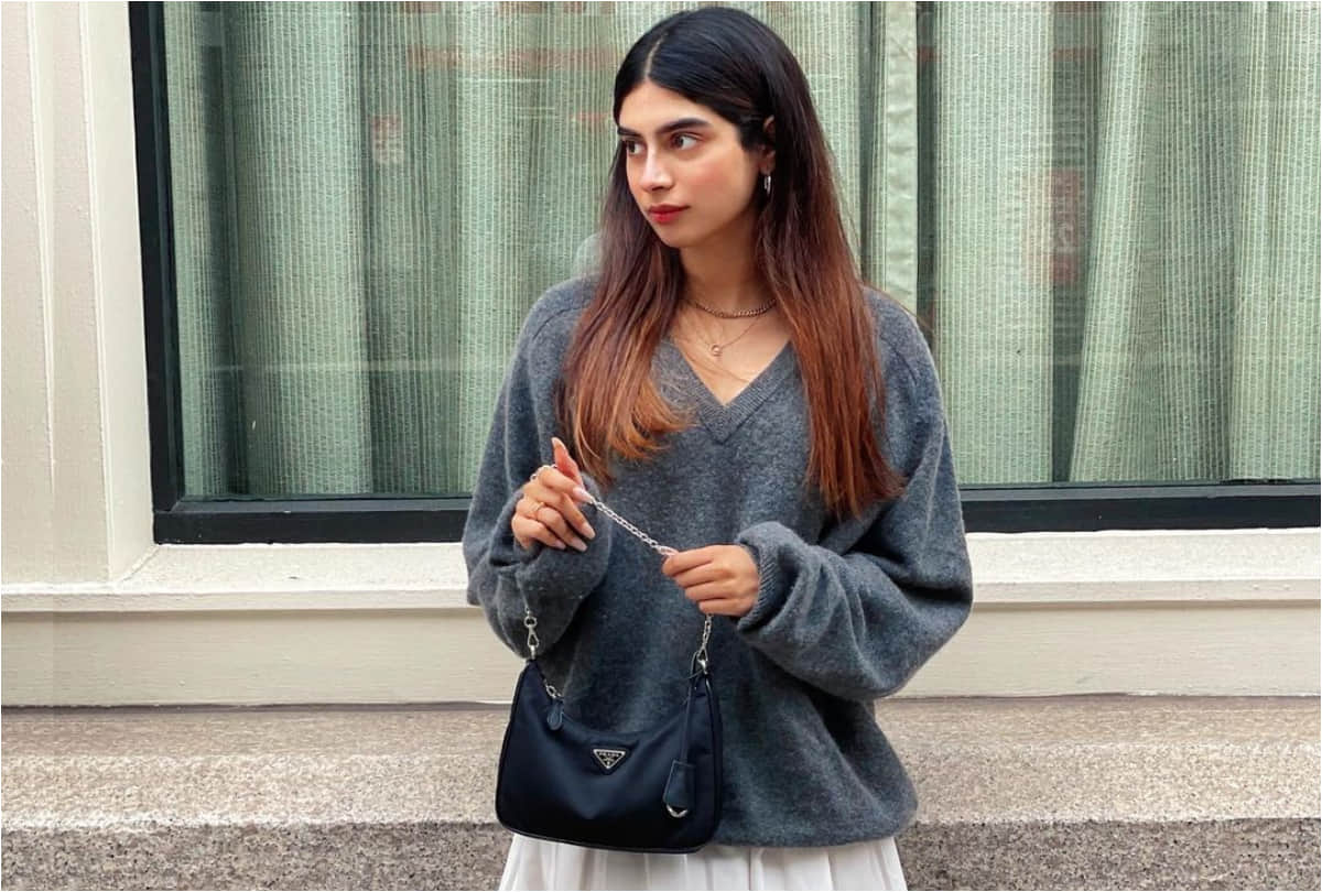 khushi kapoor sister of jamhvi kapoor in purple bikini look