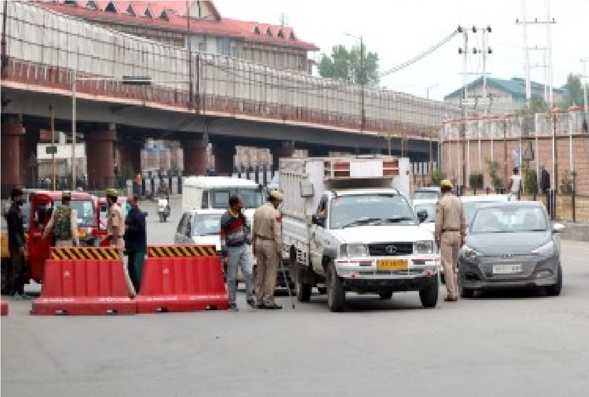 Lockdown affecting business in Jammu and Kashmir corona curfew in Srinagar jammu kashmir