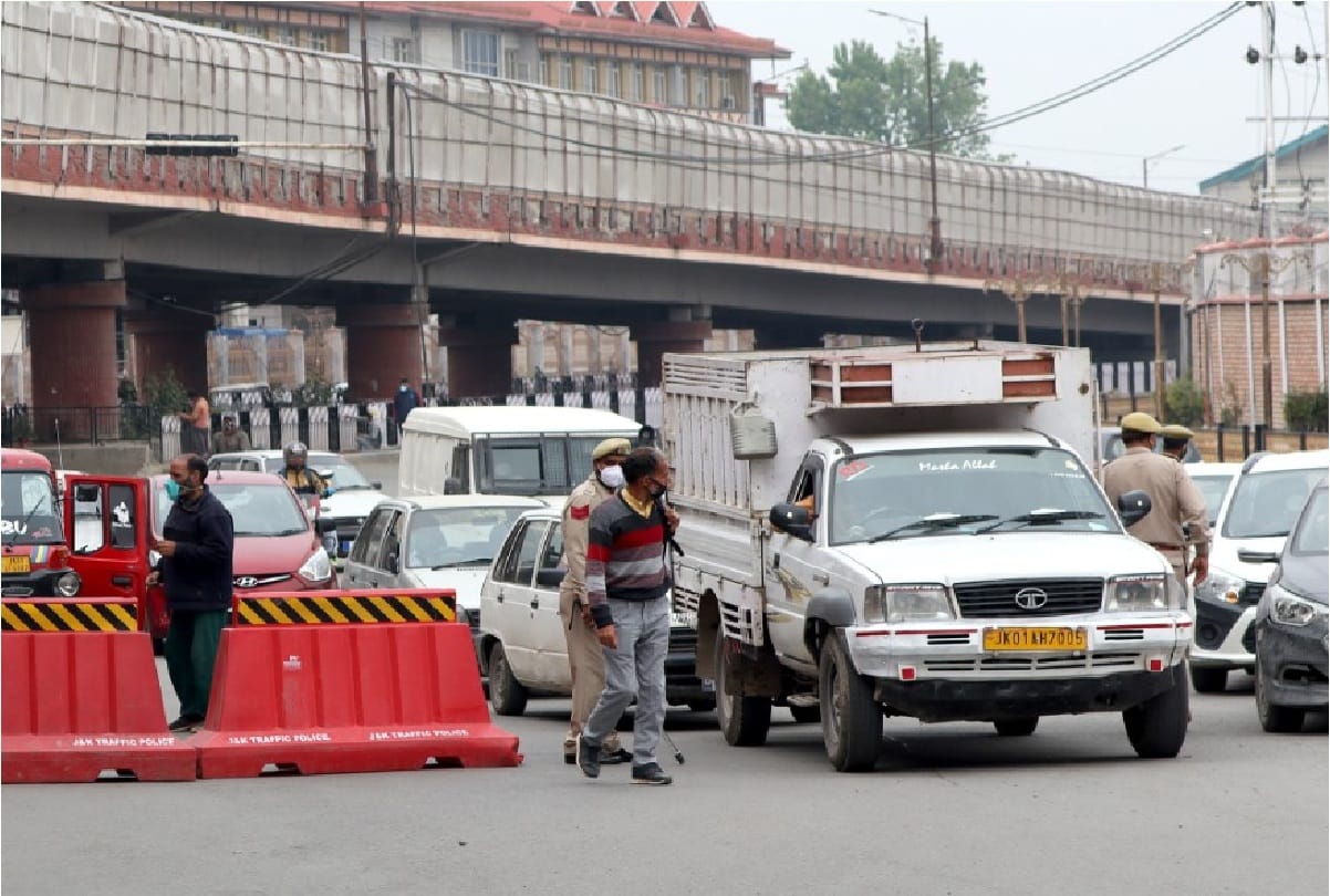 Lockdown affecting business in Jammu and Kashmir corona curfew in Srinagar jammu kashmir