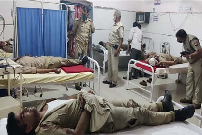 Baghpat: fifteen jawans injured after PAC truck overturned uncontrollably Major accident on Eastern Peripheral Expressway