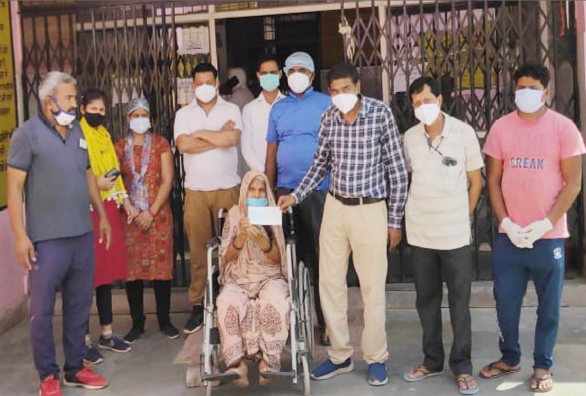 more than seven hundred corona patients recover in last 24 hours in Agra