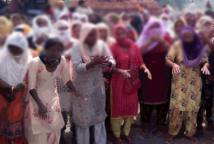 Family members sit on dharana for get dead body of his son in Punjab