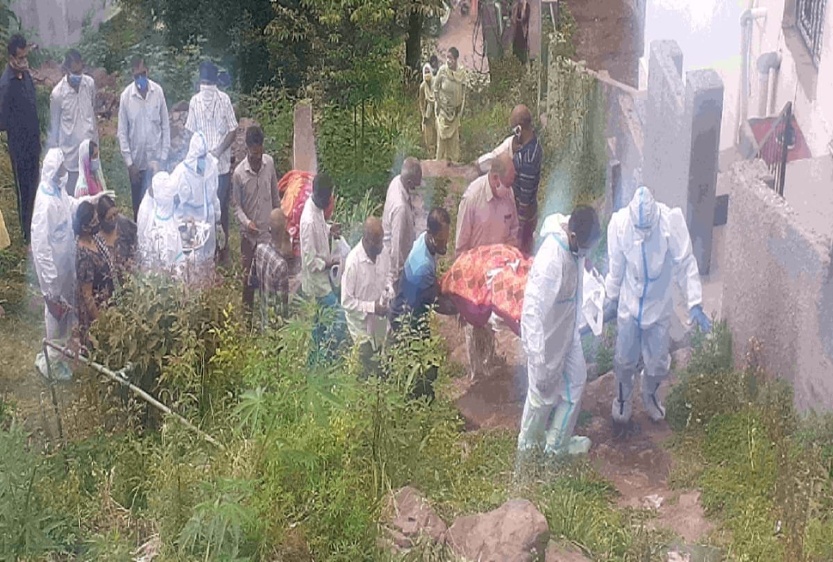 jammu kashmir news:The dead body of an infected woman remained in the house for 15 hours