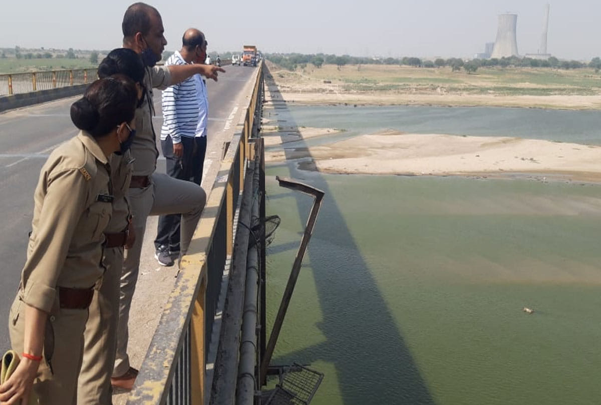 The doctor talked to his father before jumping into the river