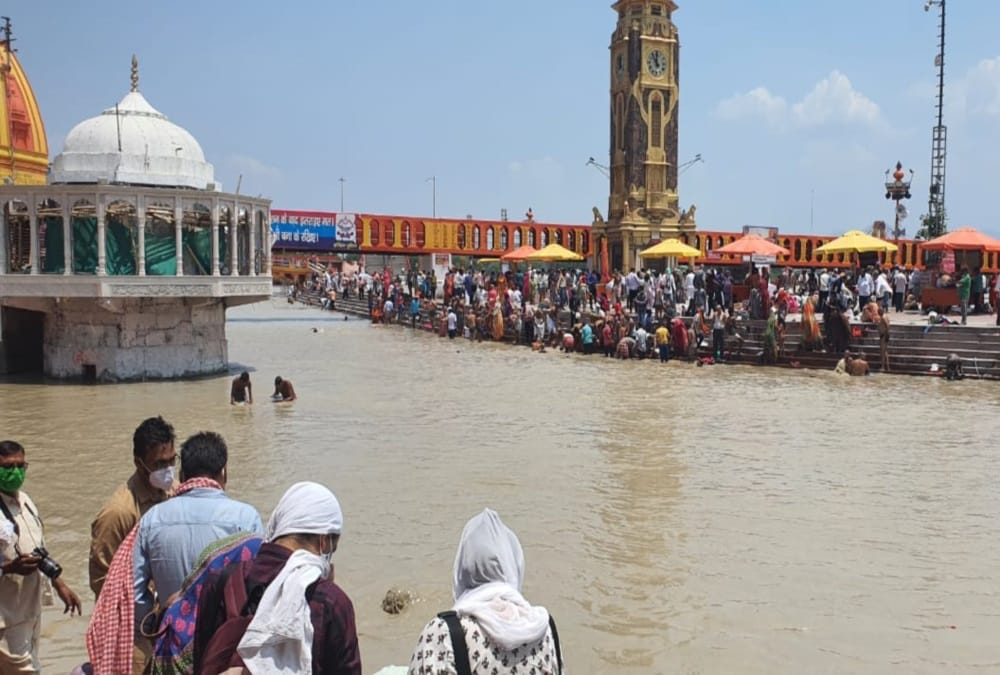 Coronavirus in Uttarakhand: Crowd in har ki pauri and covid rules not Follow photos