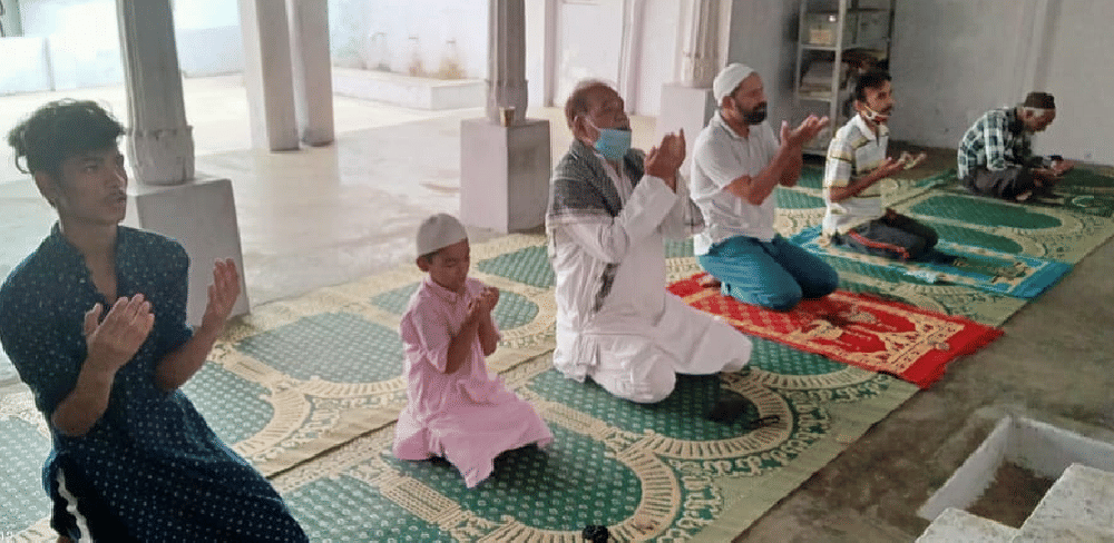 Bye bye Ramadan, now you are ready to stand with me…in varanasi