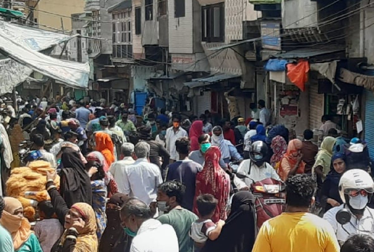 people violating covid guidelines during lockdown in mathura
