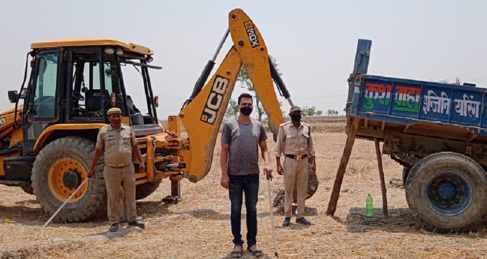 SDM seized three tractor and one JCB doing illegal mining in chandauli