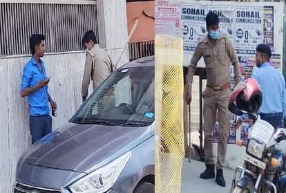 लॉकडाउन में बेवजह सड़कों पर निकले लोगों पर लाठी चलाती पुलिस