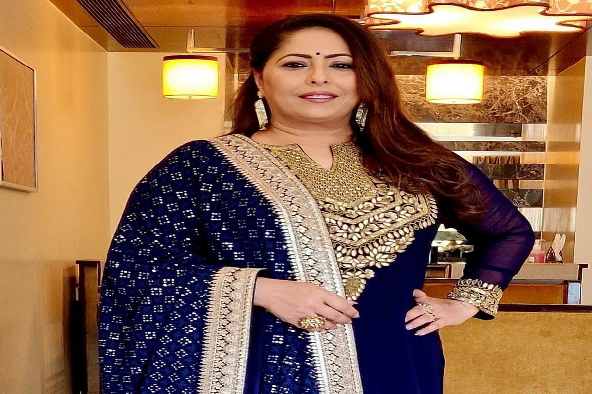 women after 40s get inspiration from geeta kapoors looks
