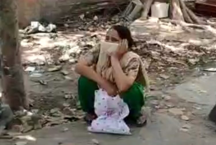 A Woman wandered to retrieve her husband body at Jalandhar of Punjab