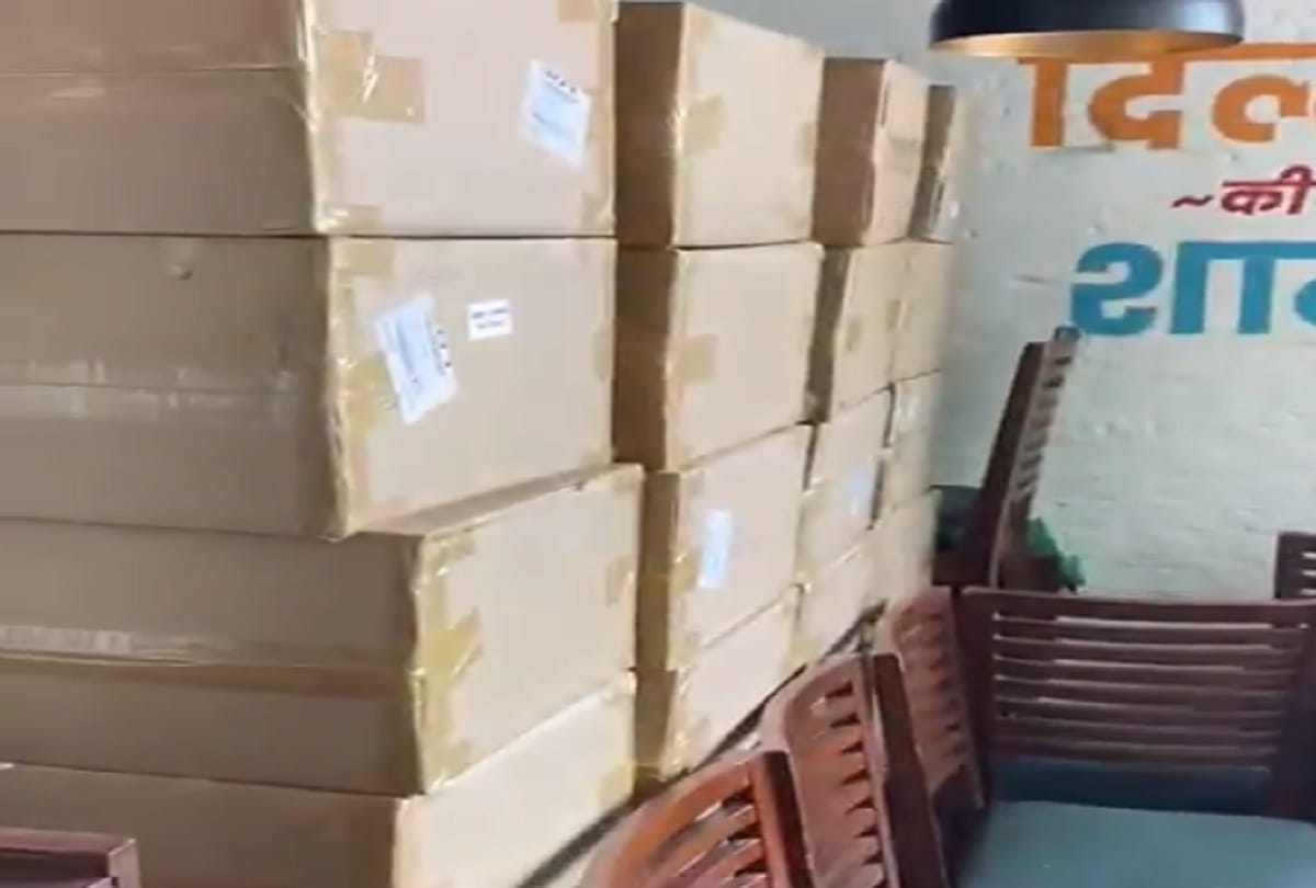 Delhi Police seized 96 oxygen concentrators from Khan Chacha restaurant two arrested in black marketing of remdesivir