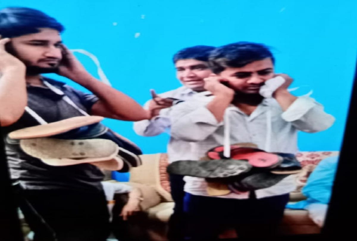 young men beaten by mob then social boycott by wearing a garland of shoes due to viral video of girl