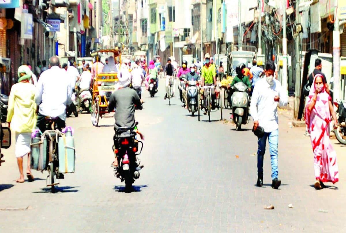 people violating covid guidelines during lockdown in mathura