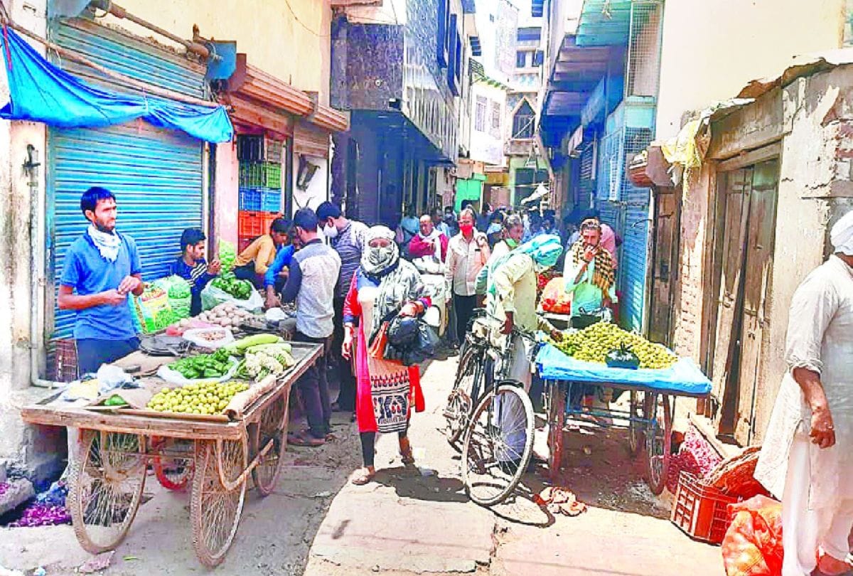 people violating covid guidelines during lockdown in mathura