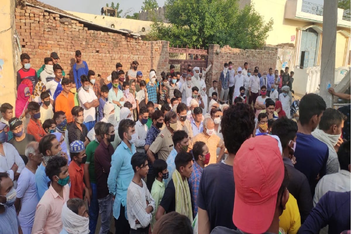 Four children died of suffocation in a car in Baghpat of Uttar Pradesh