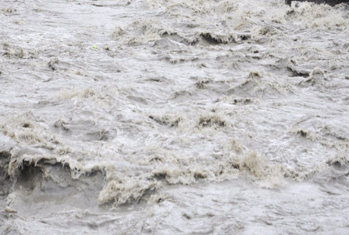 Mother and son fall in Beas river after slipping in Manali himachal, death due to drowning