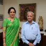 हेमा मालिनी अपने सेक्रेटरी मेहता जी के साथ