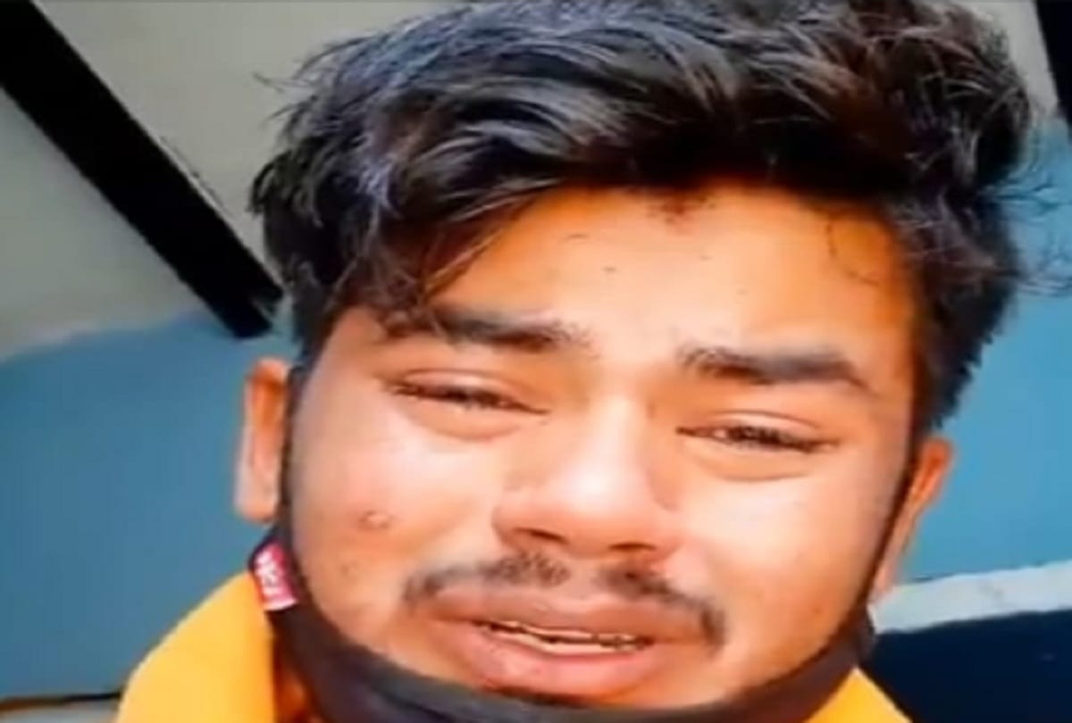Father breaks down due to lack of oxygen and mother condition deteriorates so son pleads in noida