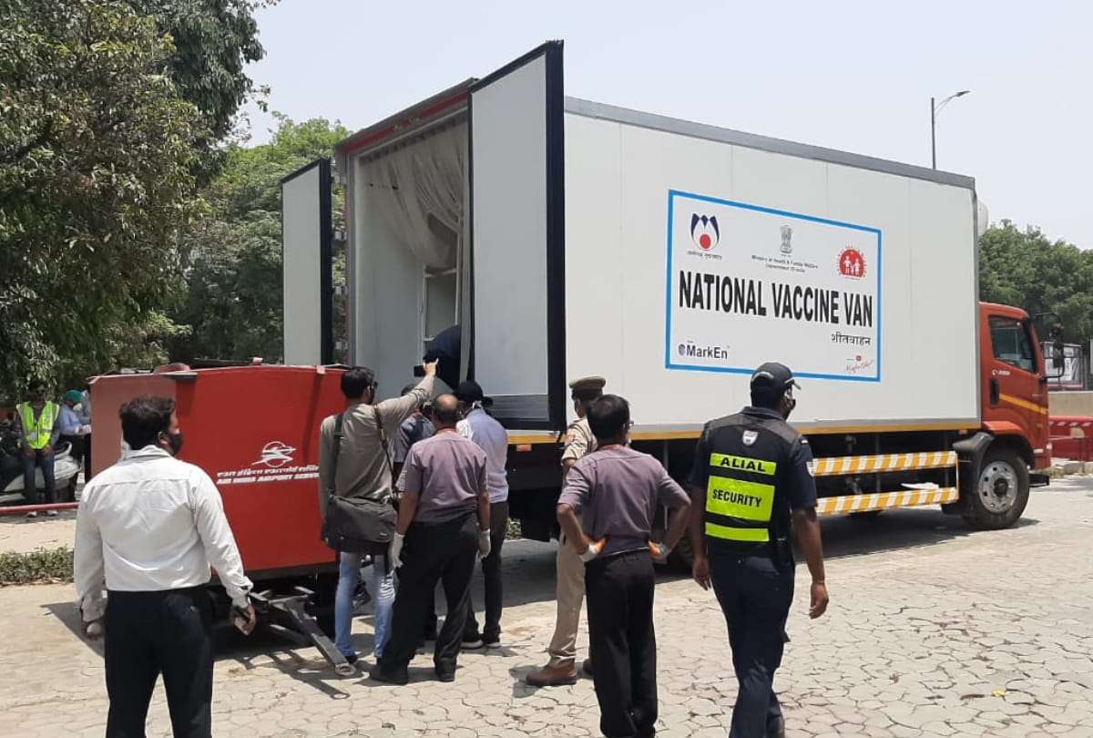 Big consignment of covishield brought to Lucknow.