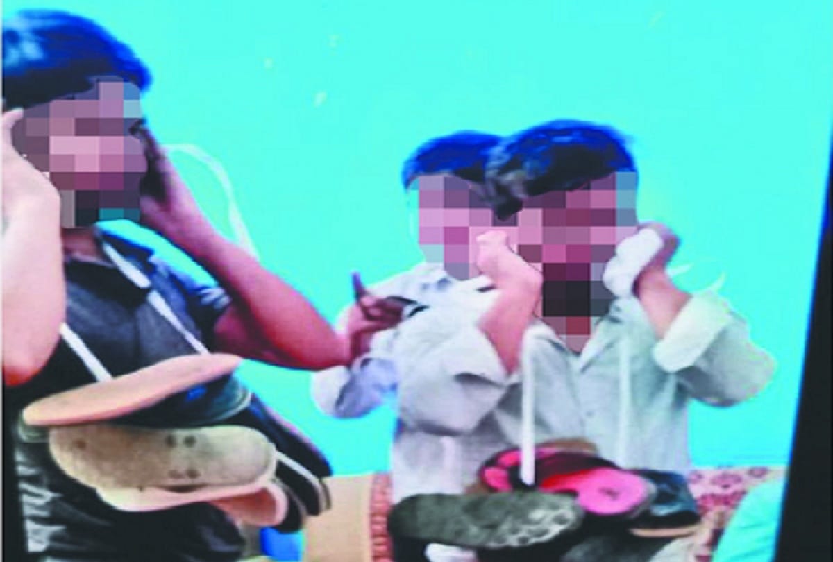 greater noida panchayat youths were put on garland of shoes video viral in Greater Noida