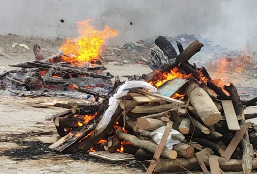 Many hands extended help if they did not come for the last rites in azamgarh
