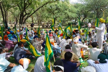 Farmers Organizations protests against lockdown in Punjab