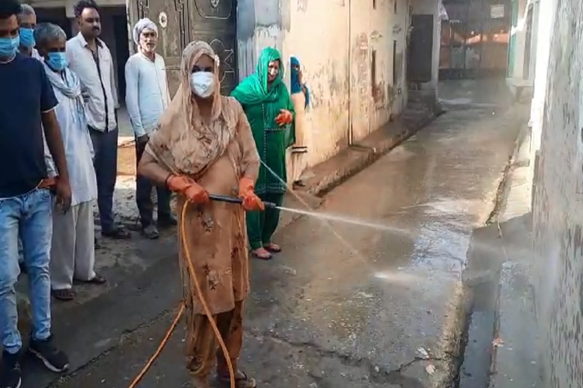 The woman pradhan has done sanitization in village in Saharanpur