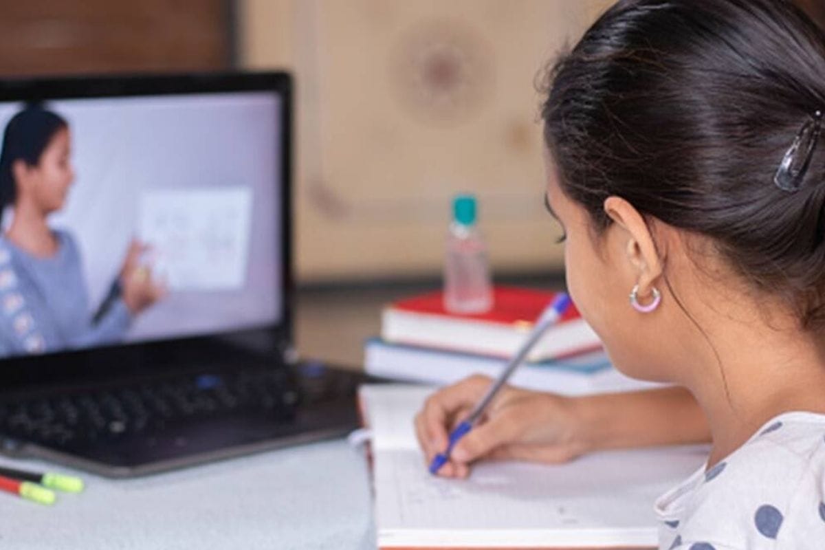 Online class was running from mobile of robbery, one arrested on the spot of student