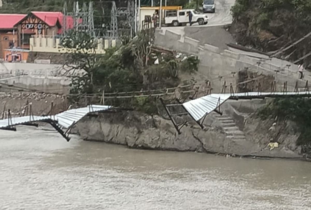 foot bridge structure collapse in Karsog Mandi Himachal Pradesh