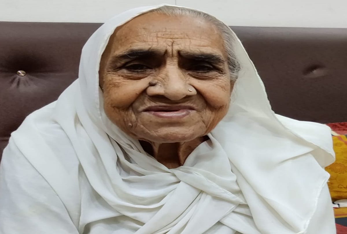 Corona beats Mother at the age of 85, family also takes over
