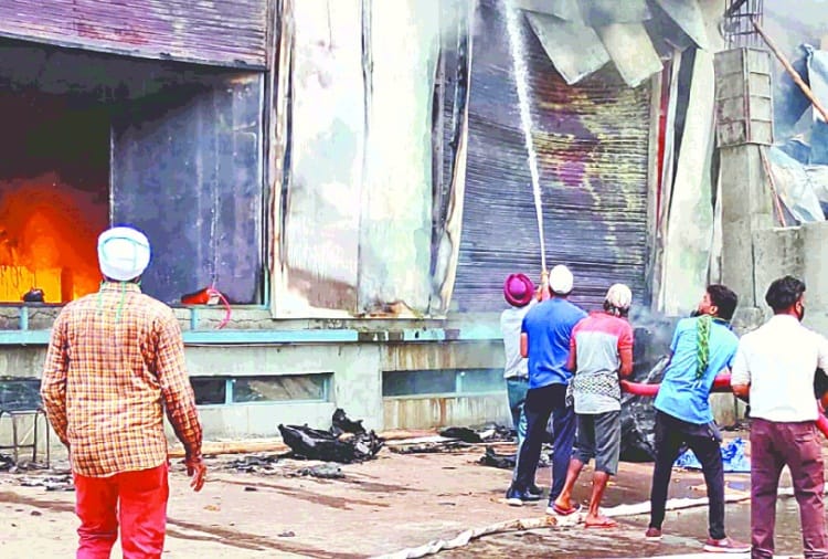 Fire breaks out at dry fruit packaging factory in Amritsar of Punjab