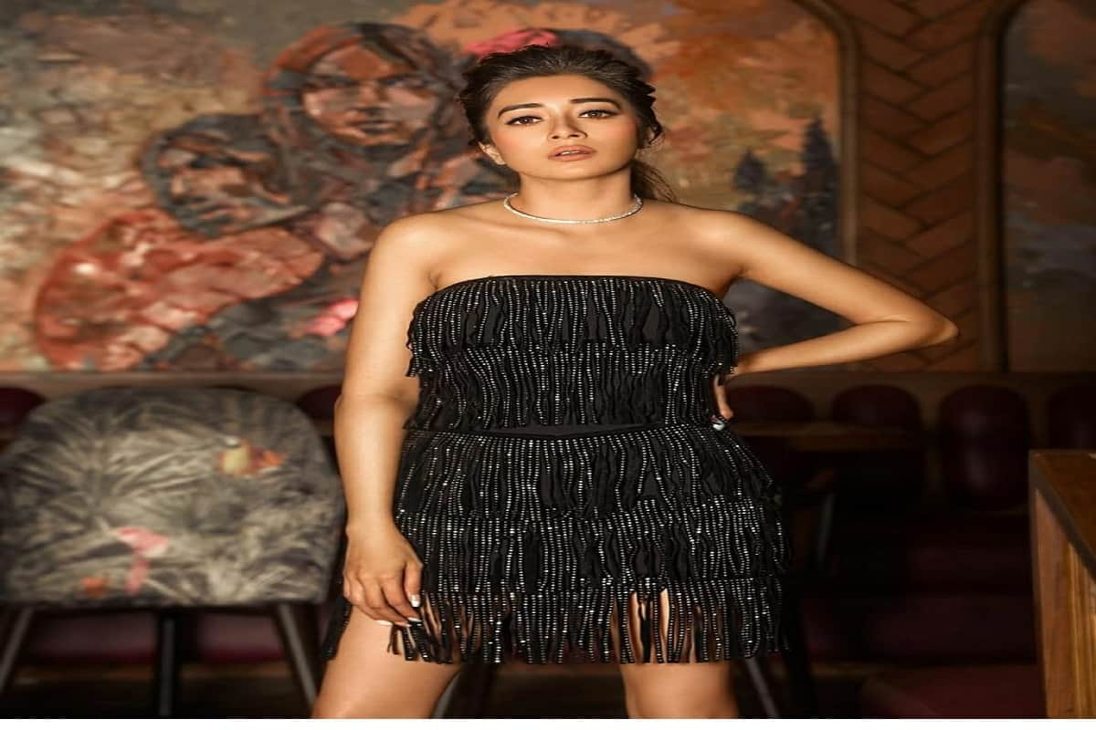 teena dutta latest hot look in hindi