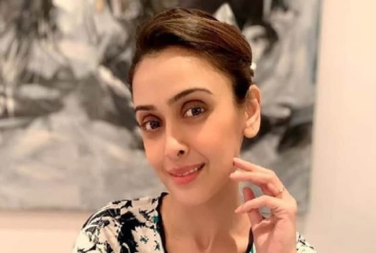 hrishitaa bhatt she made debut with shahrukh 20 years ago made headlines for married life