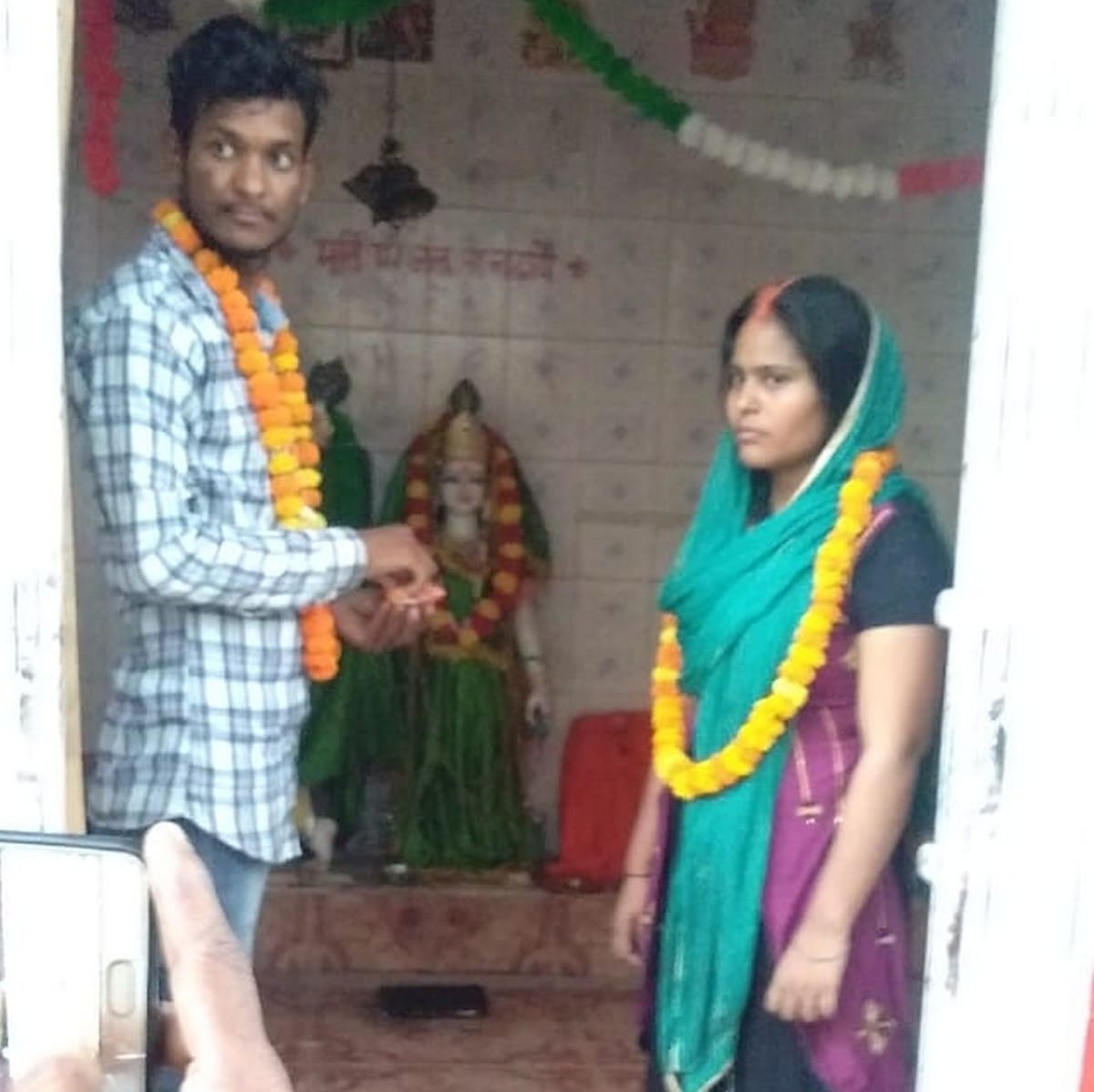 Marriage in police station on azamgargh district