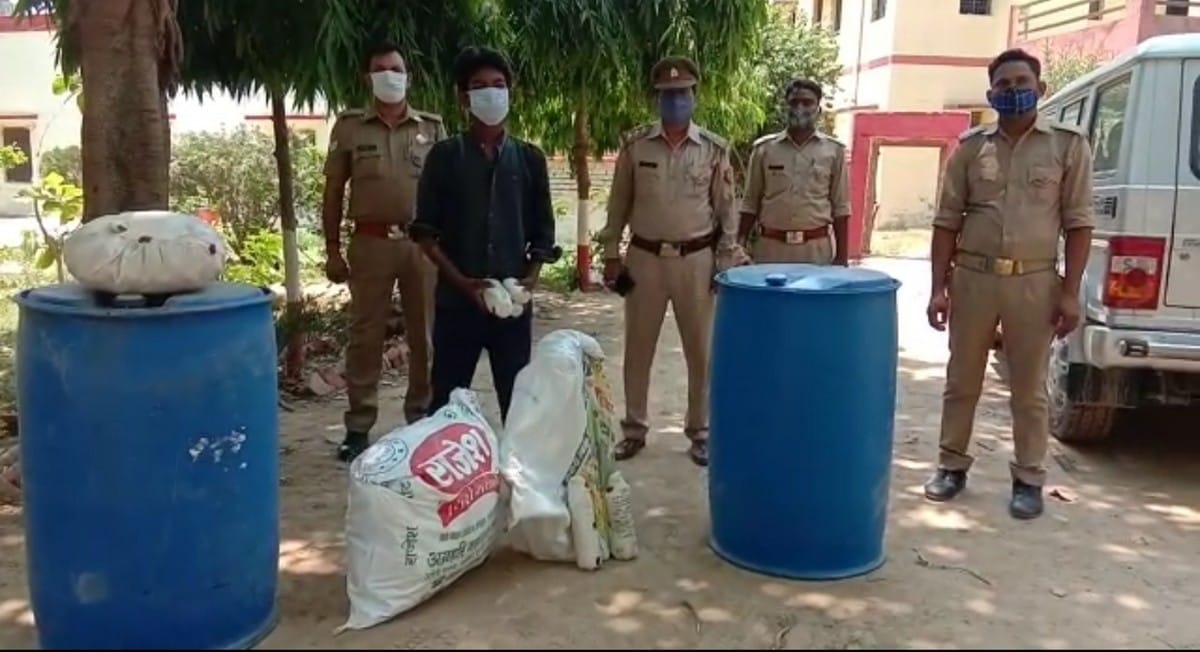 police caught illegal liquor thousand liter in jaunpur