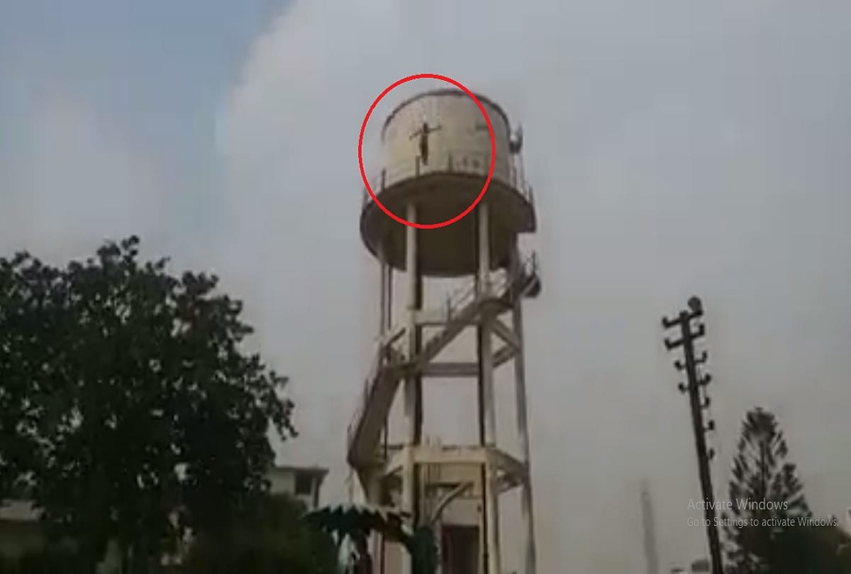 Youth died in love jumped from water tank video goes viral in mau