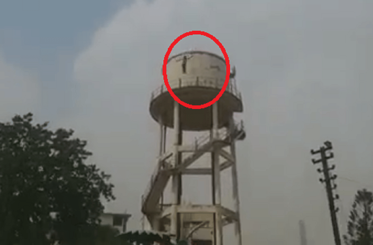 Youth died in love jumped from water tank video goes viral in mau