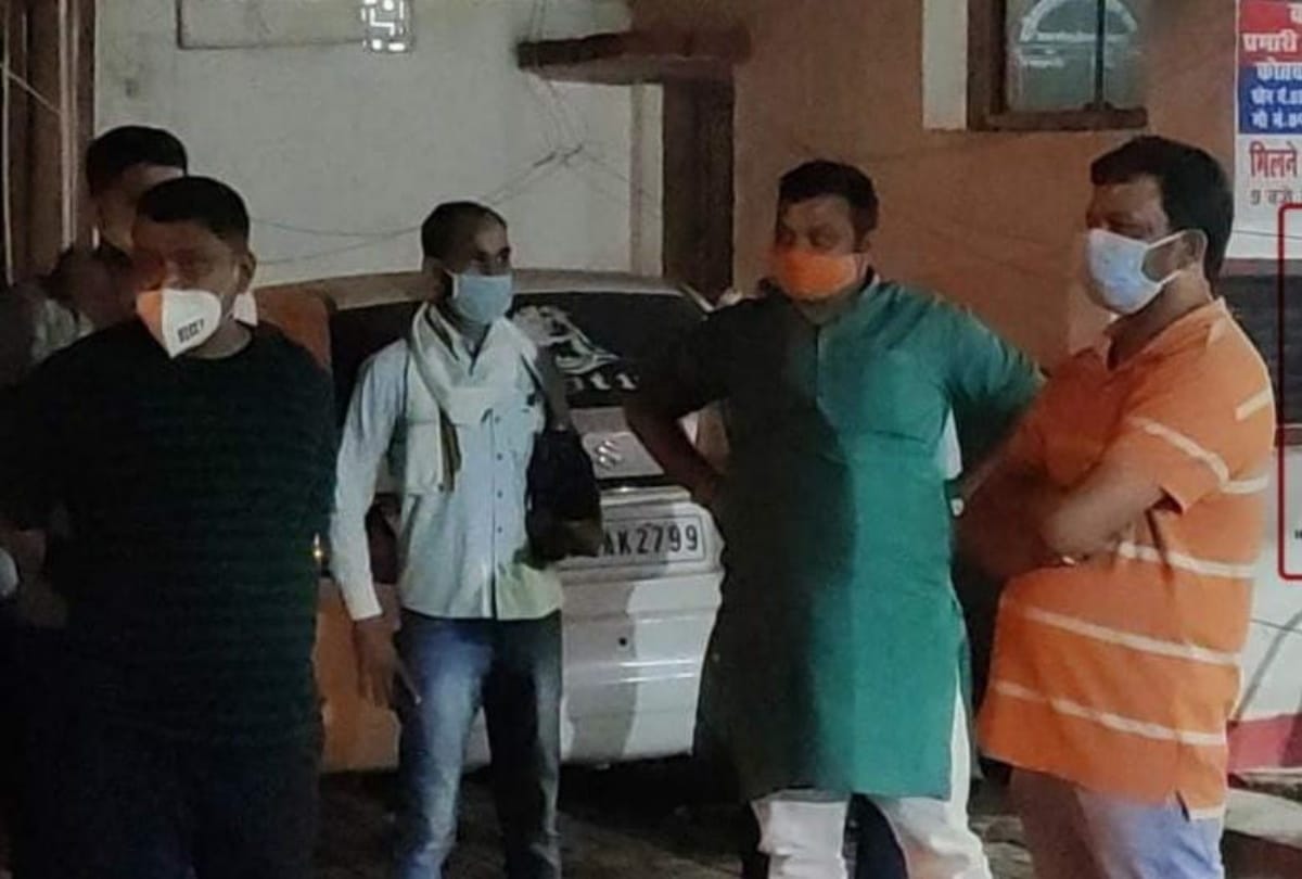 former block pramukh monu singh arrested in Sultanpur.