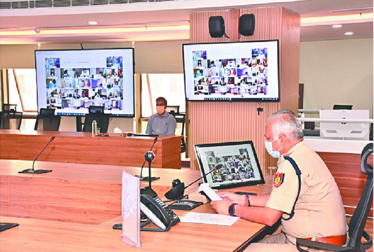 Take strict action against black marketers police Commissioner says strictly follow order of DDMA