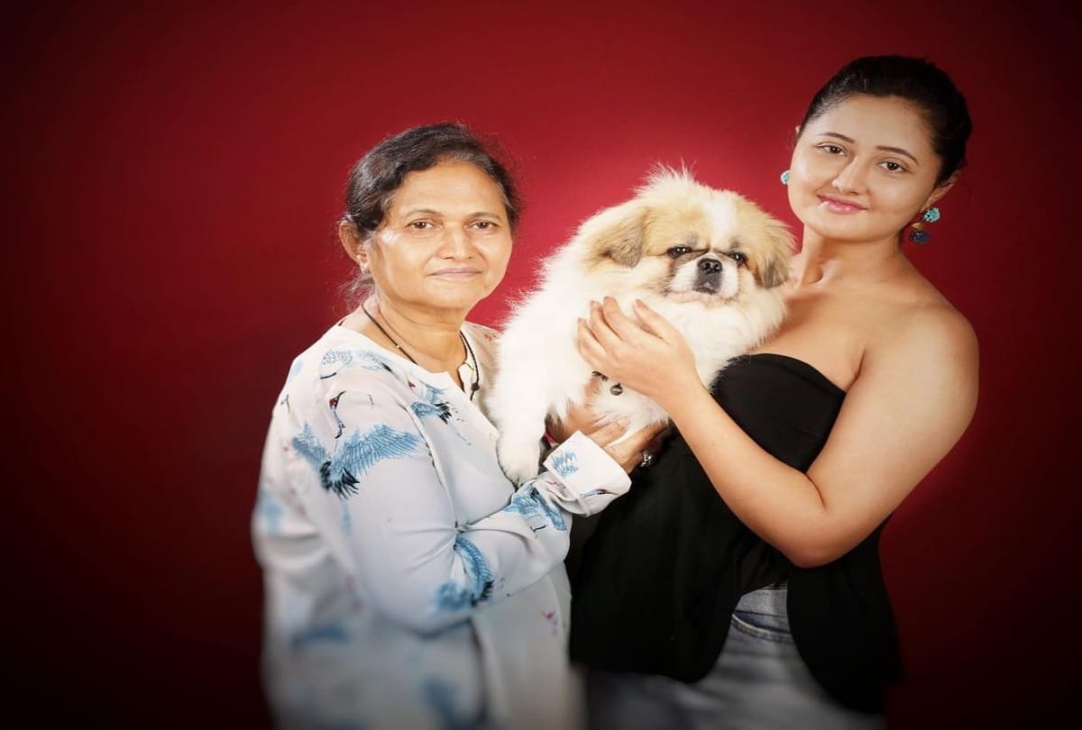 rashami desai got trolled to misbehave her mother throwback video viral